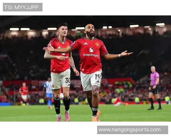 曼联理发哥高歌阿莫林之歌庆祝球队联赛三连胜仅需两场胜利